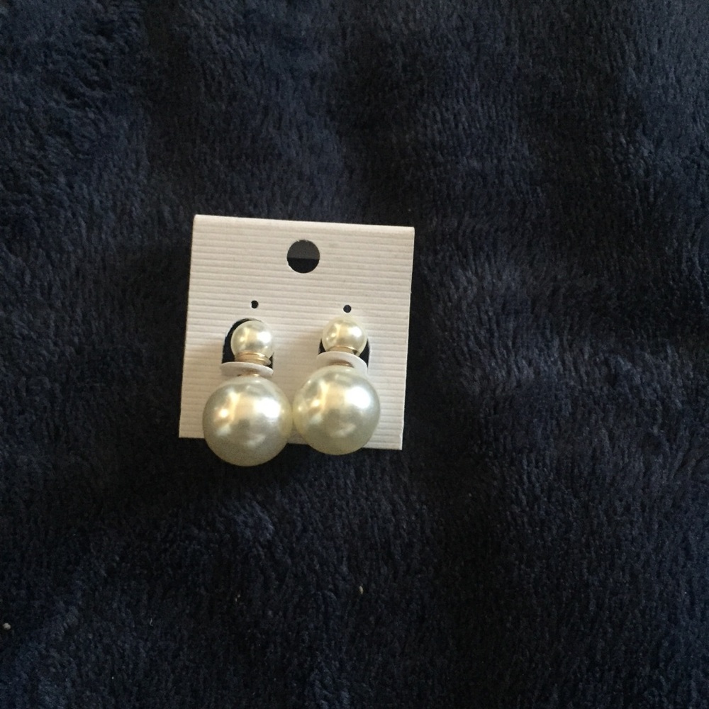 Pearl earring